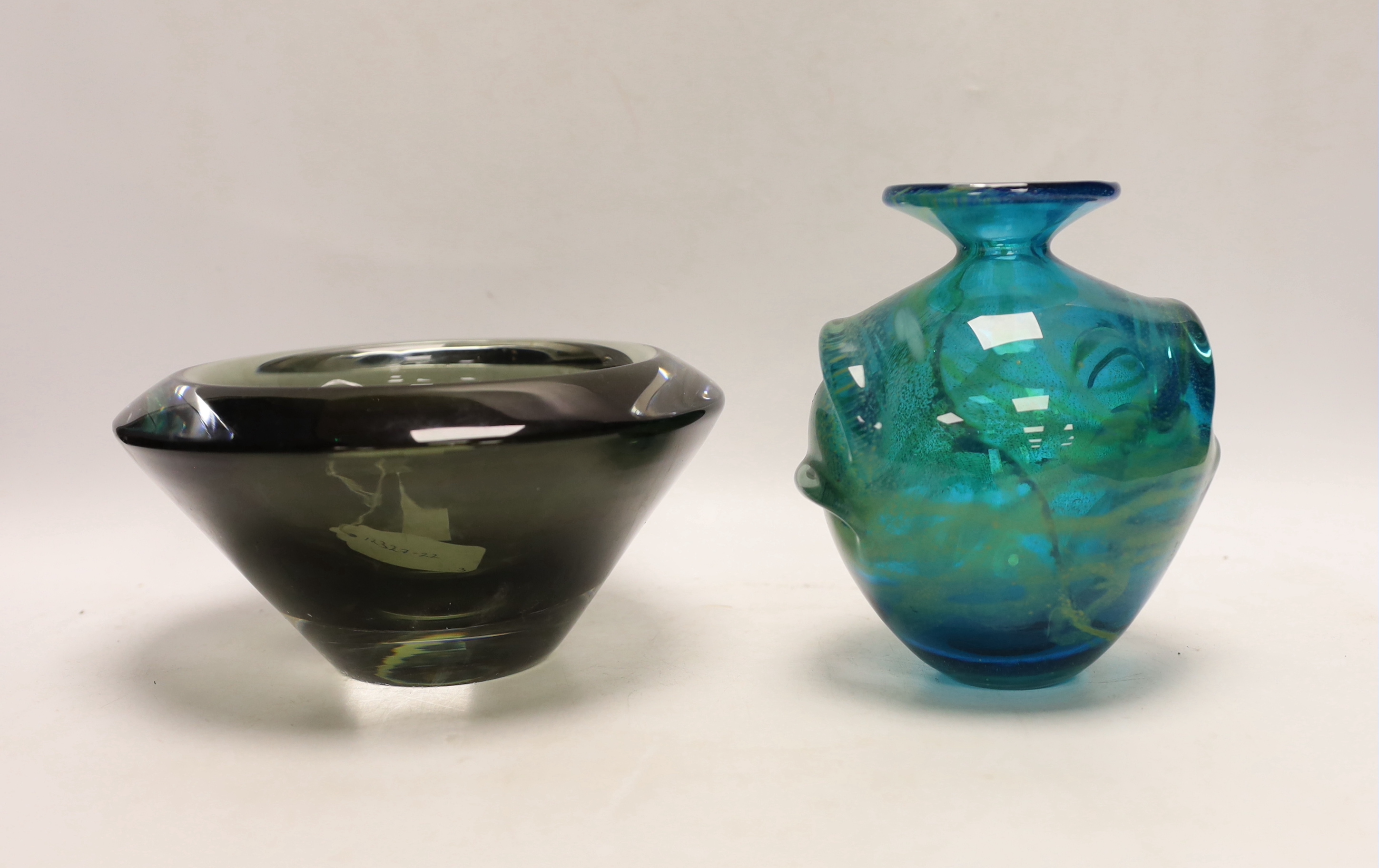 A Mdina 'Pulled Ear' glass vase, a Monart glass dish and an art glass bowl, tallest 15.5cm